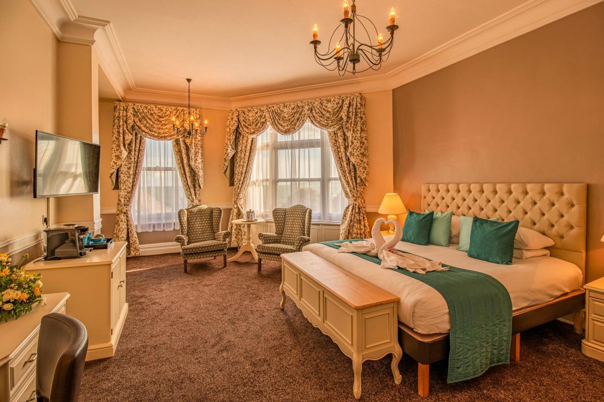 Отель Royal Bath & 4*