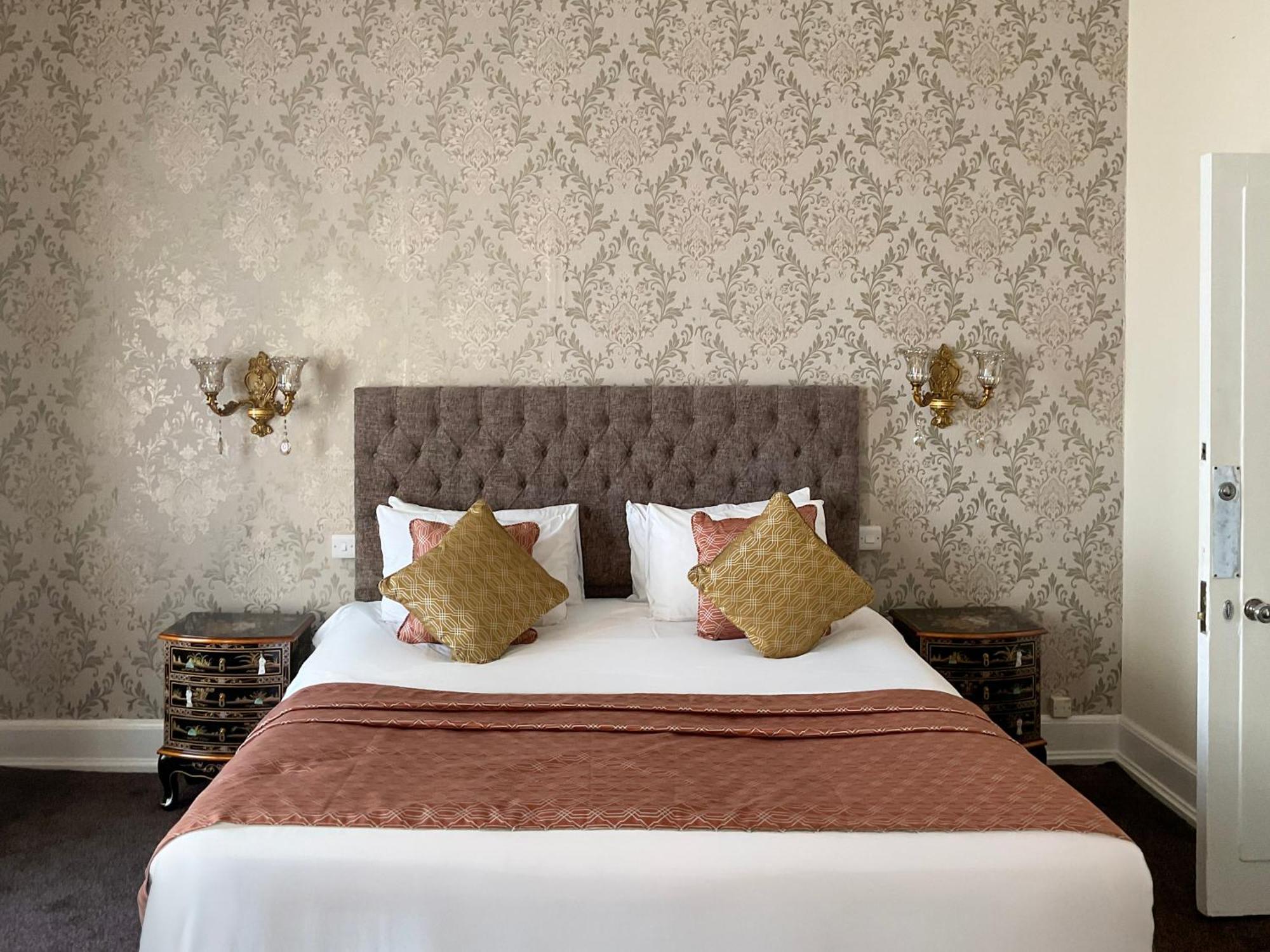 Royal Bath & Отель 4*