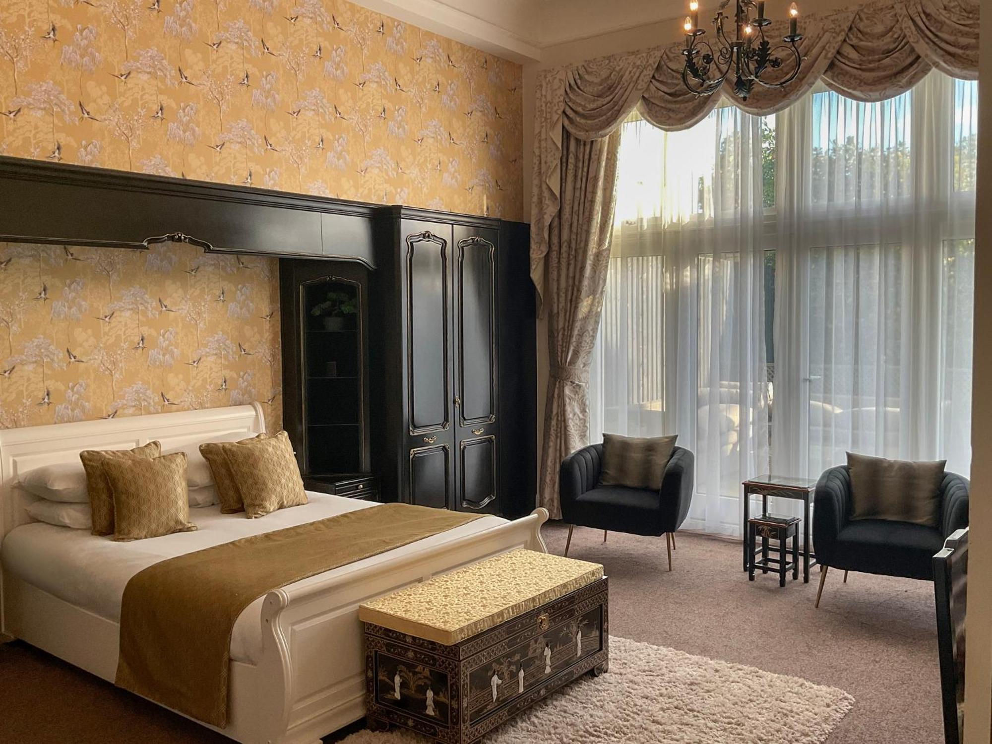 Royal Bath & Отель 4*