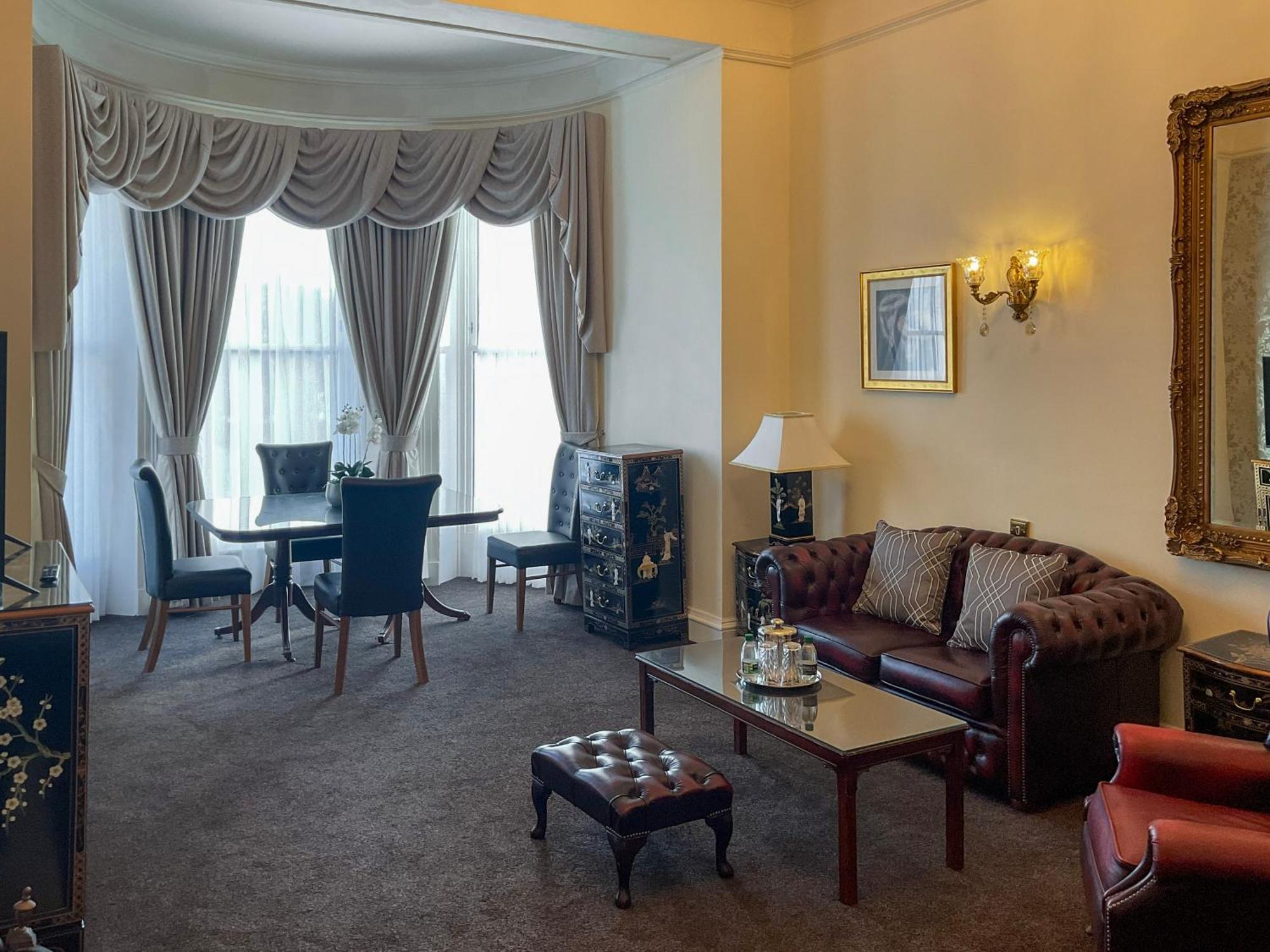 Отель Royal Bath & 4*